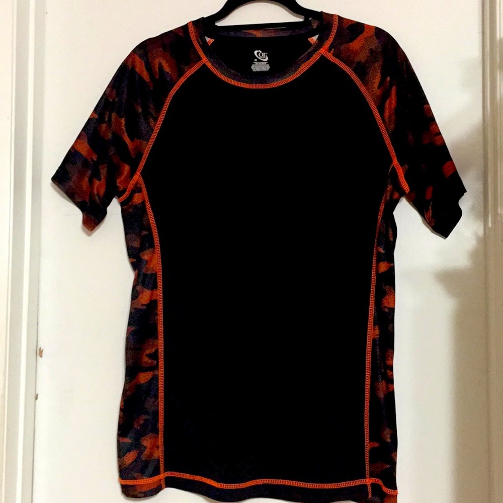 Black and orange camouflage Tee Shirt
